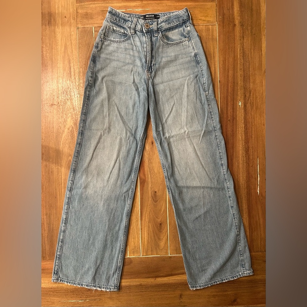 Hollister Ultra High Rise Baggy Wide Leg Jeans Light Wash‎ Blue W23R 000R